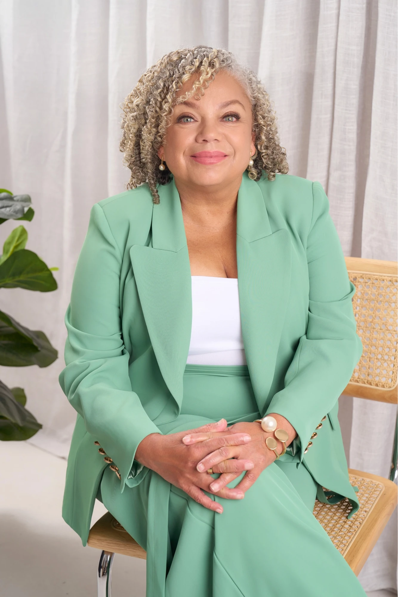 2026-01-13_corinne_canter-headshotjpg (1) 1